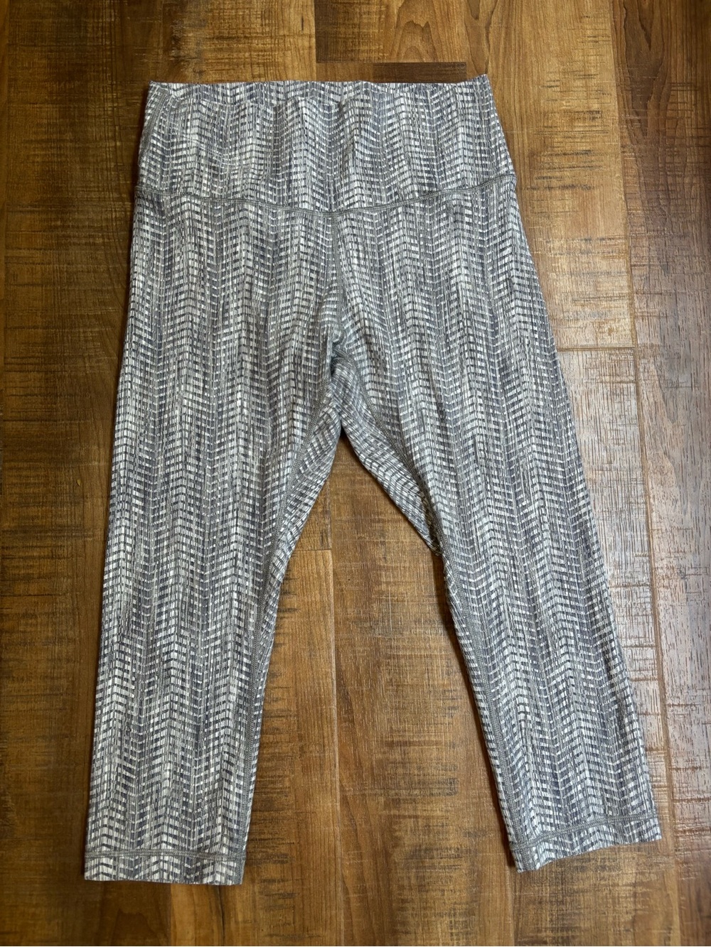 Lululemon Wunder Under Hi-Rise Crop 21" Luon Arrow Jacquard Silver Spoon Size 10